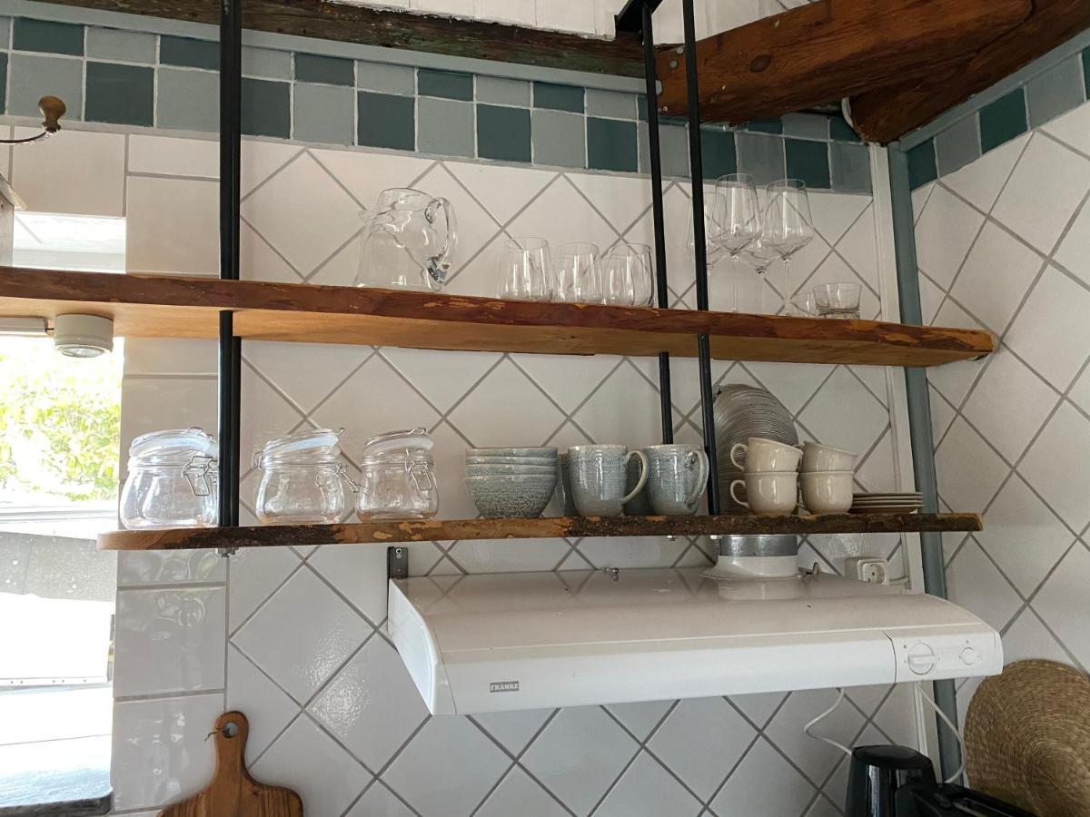 B&B Bland Ormbunkar Och Rosor Falkenberg Eksteriør bilde