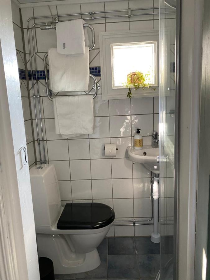 B&B Bland Ormbunkar Och Rosor Falkenberg Eksteriør bilde