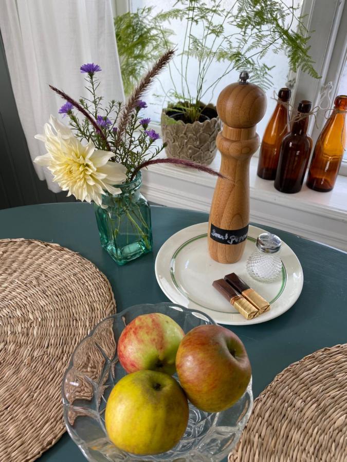 B&B Bland Ormbunkar Och Rosor Falkenberg Eksteriør bilde
