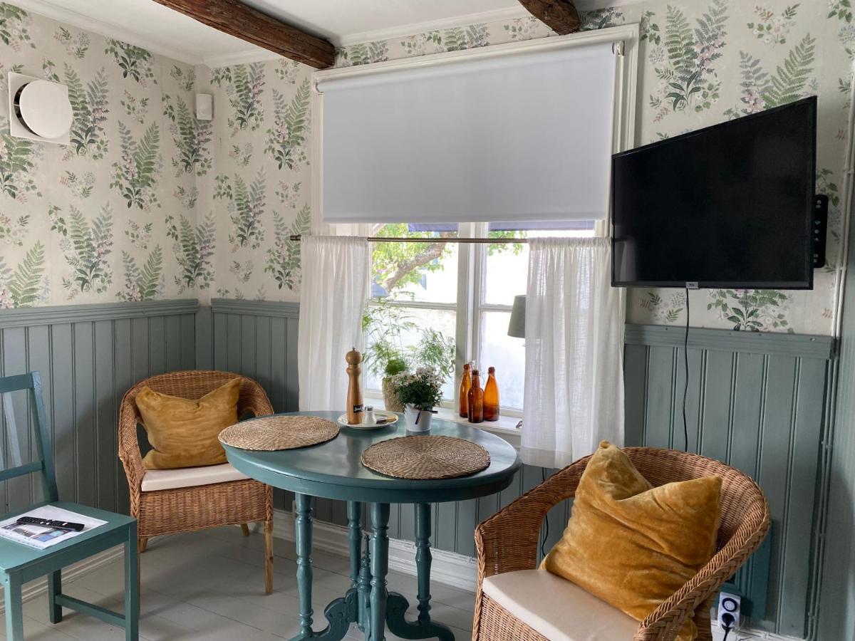B&B Bland Ormbunkar Och Rosor Falkenberg Eksteriør bilde